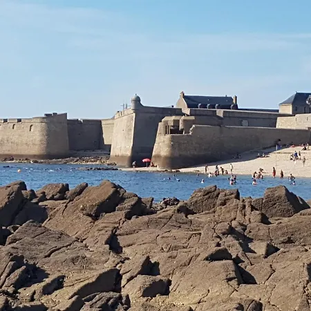 Hotel De La Citadelle Lorient 3*