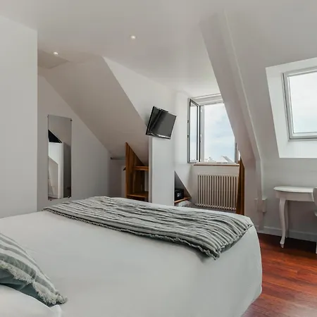 Hotel De La Citadelle Lorient 3*